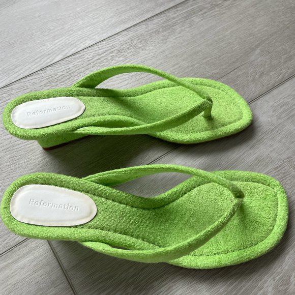 Amelia Terry Thong Wedge Sandal in Green - Picture 4 of 5